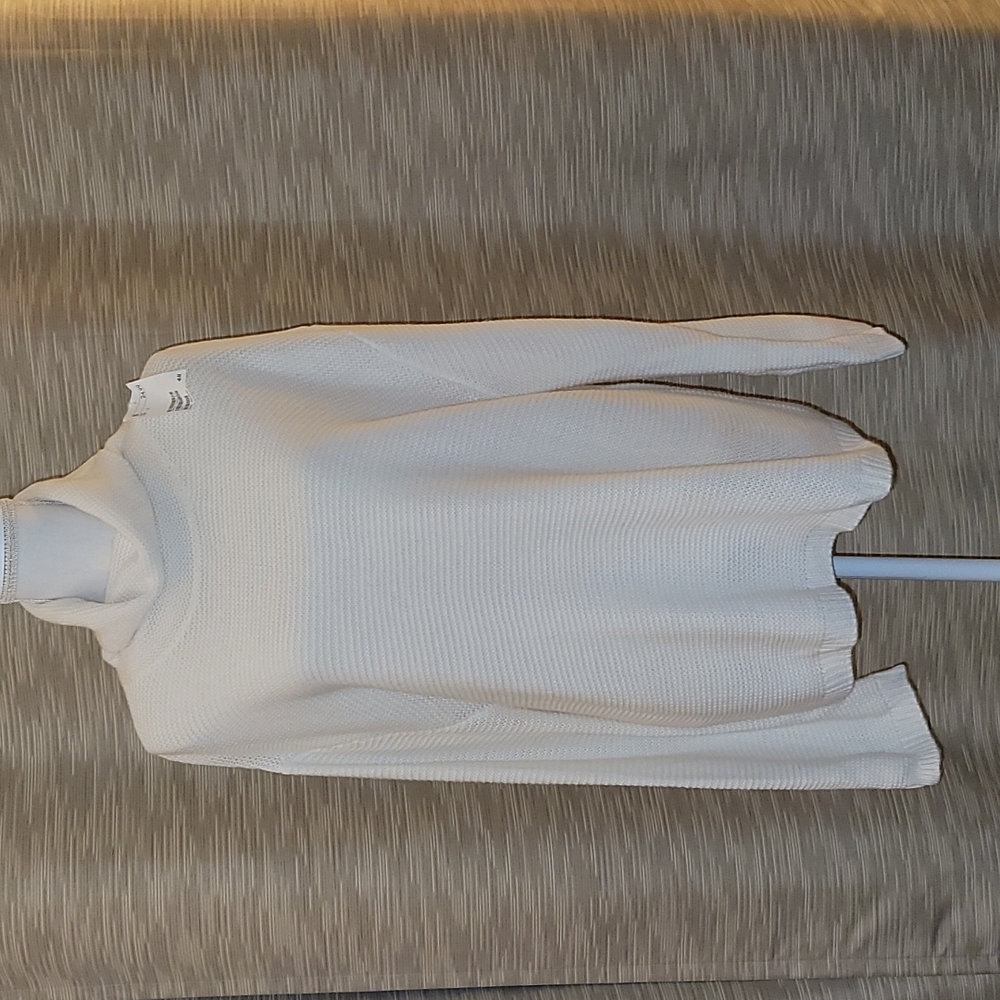 H & M sweater. Size Large. NWT.